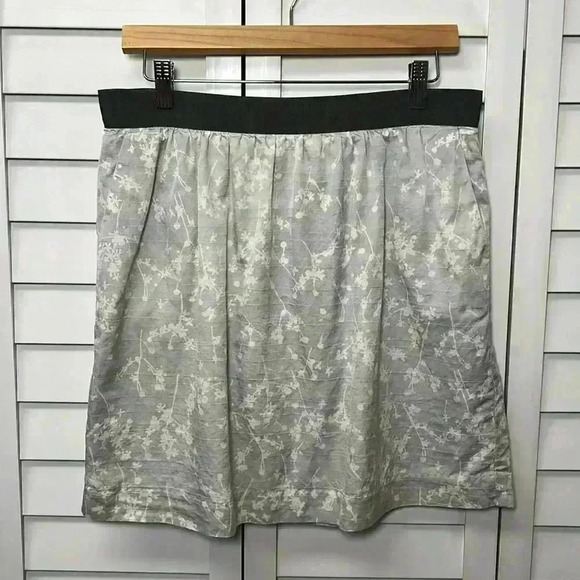 LOFT Silk Blend Floral A-Line Skirt Size 10 Gray & Cream - Picture 1 of 9